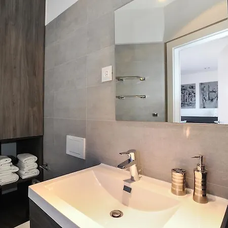 City Center Studio Main Street Апартаменты