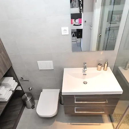 City Center Studio Main Street Апартаменты *